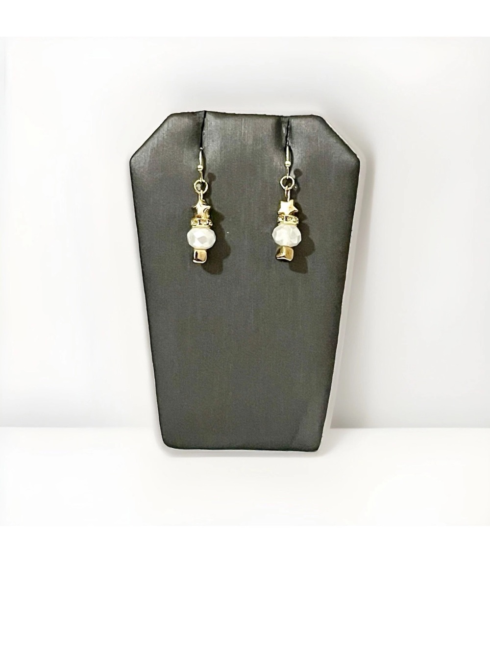 Gold Tone Star Festive Holiday Dangle Earrings White Faceted Bead Cute Festive